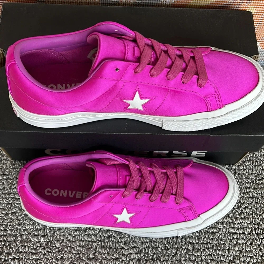 Converse WMNS 161197C
ONE STAR OX
HYPER MAGENTA/HYPER MAGENTA Sneakers - Picture 3 of 16